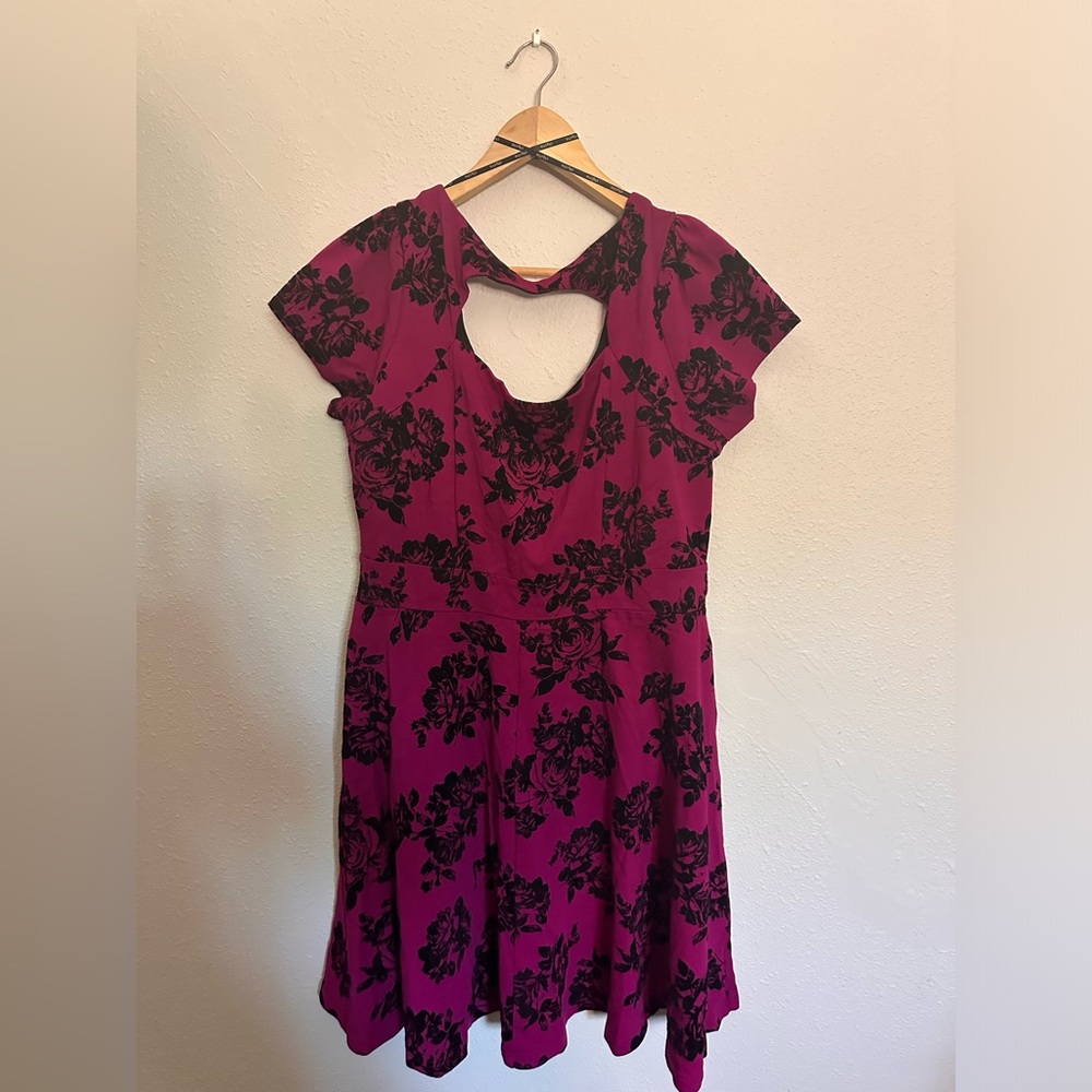 City chic retro style rose dress